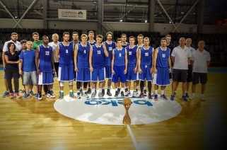 Tarptautinio krepšinio turnyro taurė iš Prienų iškeliavo į Sankt-Peterburgą